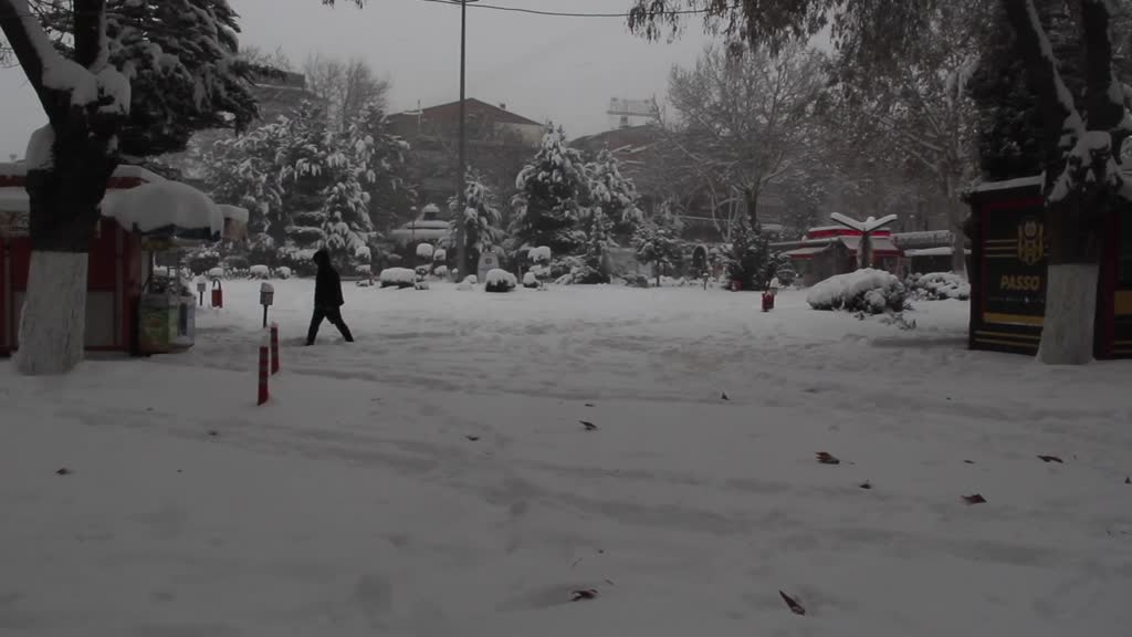 Malatya kent merkezinde kar kalınlığı 38 santimetreye ulaştı