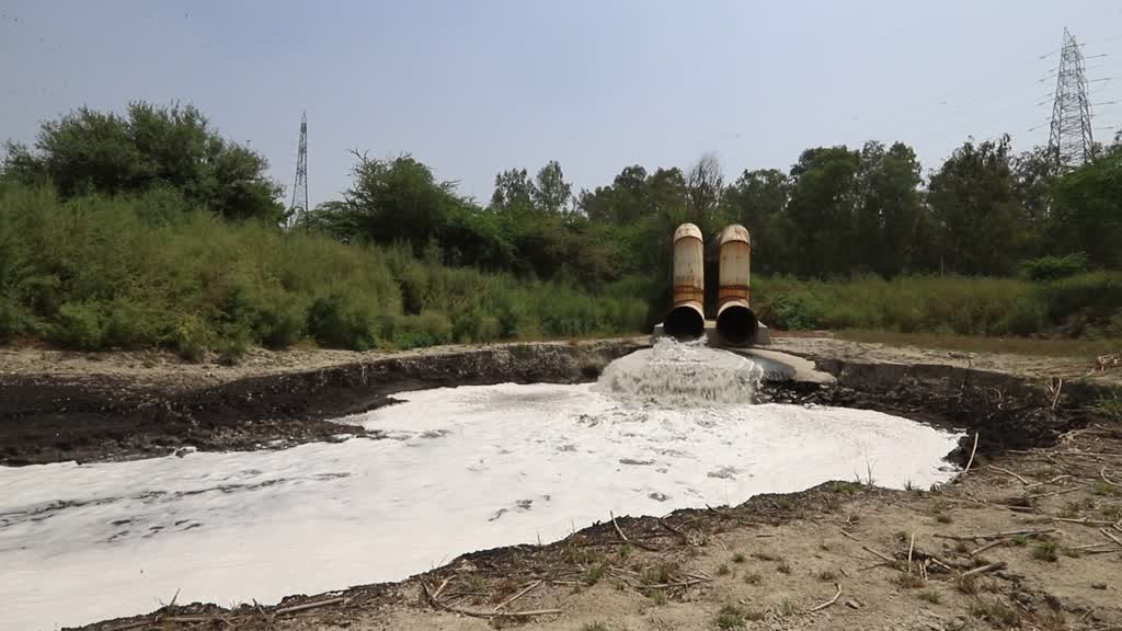 Chemical waste pollutes rivers and nature in India