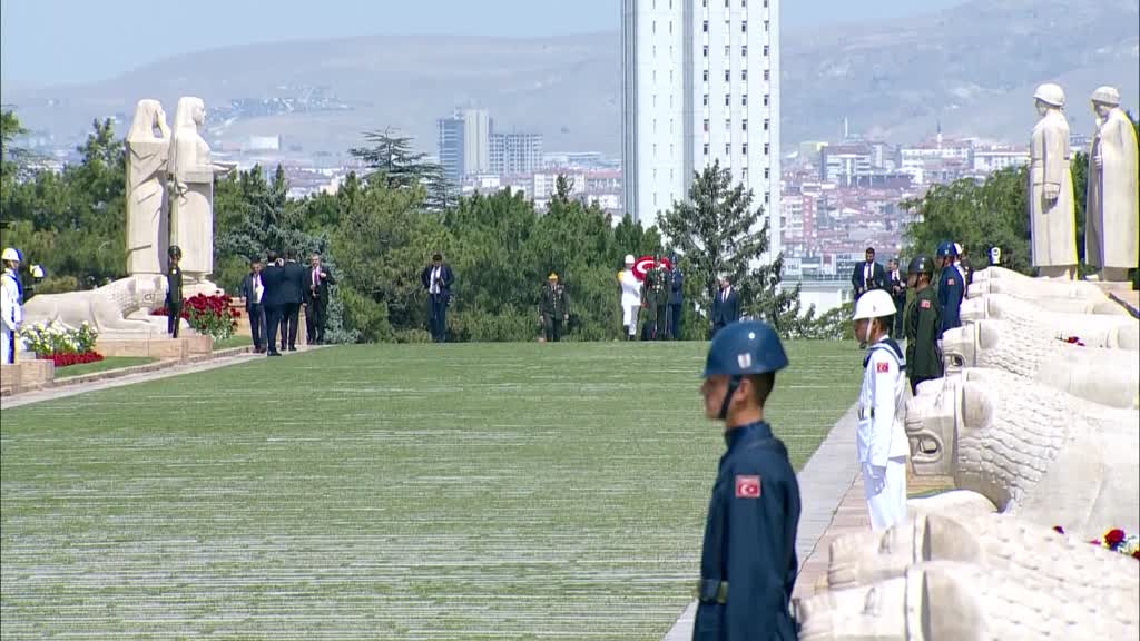 ANKARA - Cumhurbaşkanı Recep Tayyip Erdoğan Yüksek Askeri Şura üyeleri ile Anıtkabir'i ziyaret etti