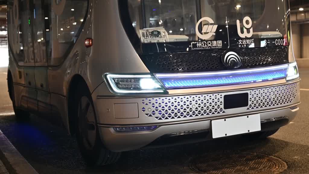 Autopilot buses serve residents of Guangzhou, China