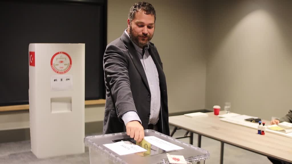 CAPE TOWN - Güney Afrika'da Türkiye'deki 14 Mayıs seçimleri için oy kullanma işlemi başladı