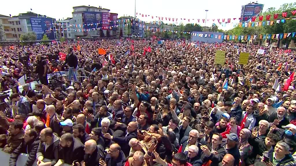 İSTANBUL - Cumhurbaşkanı Erdoğan: "Biz 14 Mayıs seçimlerini ülkemizin geleceğine, milletimizin kazanımlarına, devletimizin hedeflerine sahip çıktığımız bir demokrasi şöleni olarak görüyoruz"