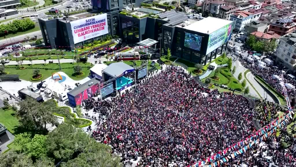 İSTANBUL - Cumhurbaşkanı Erdoğan: "Bir önceki seçimde karşımıza çıkardıkları kendi arkadaşlarını dahi yerin dibine sokmaktan çekinmiyorlar"