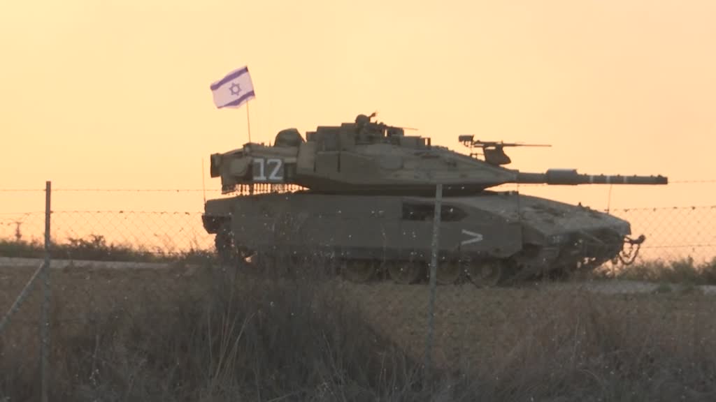 SDEROT - İsrail’in Gazze sınırında tank hareketliliği