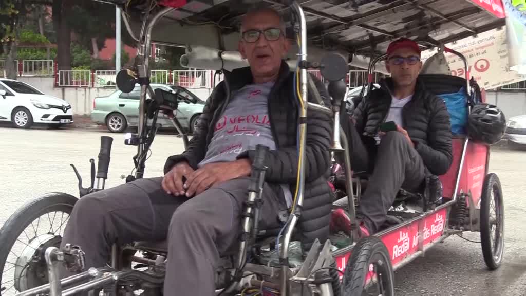 BİLECİK - Güneş panelli bisikletle Fas'tan Dubai'ye BM İklim Değişikliği Konferansı için pedal çeviriyorlar