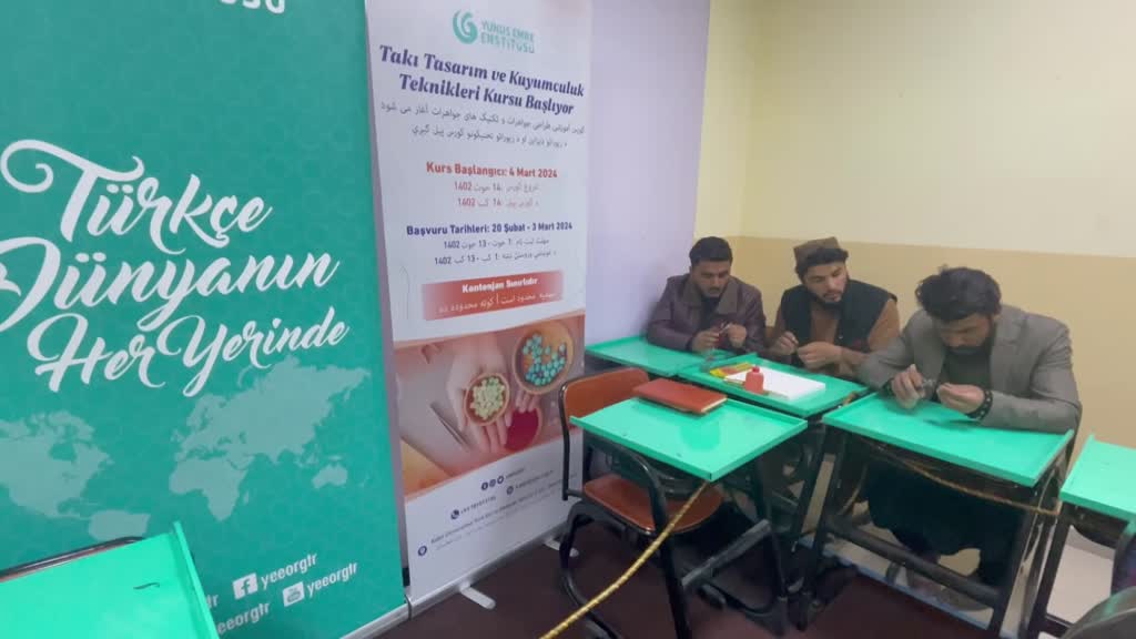 KABİL - YEE, Afganistan'da işsiz gençlere yönelik takı tasarım ve kuyumculuk kursu düzenliyor