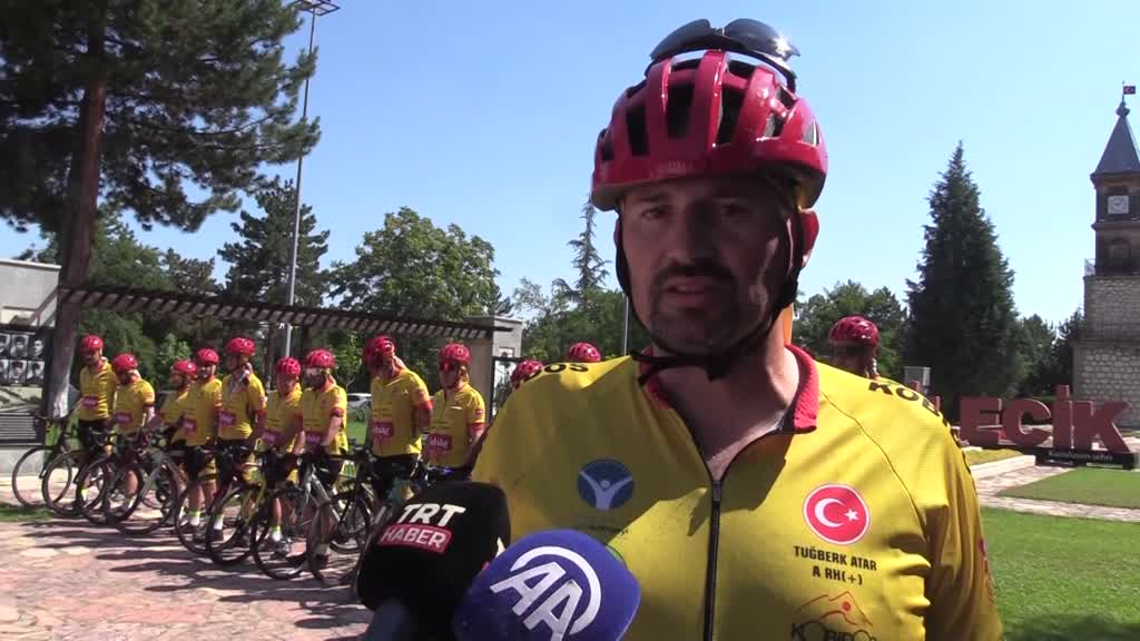 Çölyak farkındalığı için Kocaeli'den Ankara'ya pedal çeviren bisikletliler Bilecik'e ulaştı