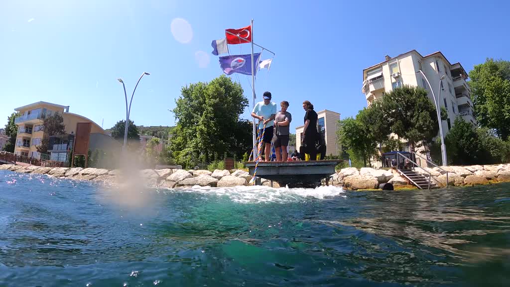 KOCAELİ - Derin sulardaki işlerin kahramanları İzmit Körfezi'nde mesleğe hazırlanıyor