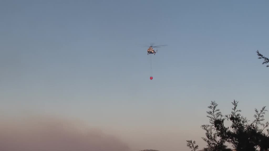 Türkiye’s efforts to fight wildfires by air continues in Izmir province