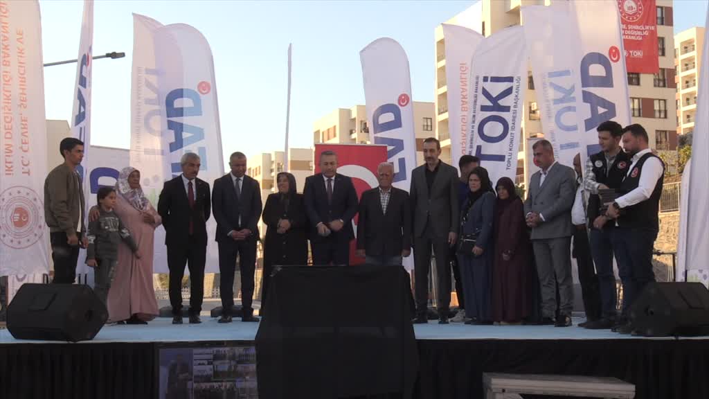KİLİS - Deprem konutları kurayla hak sahiplerine teslim edildi
