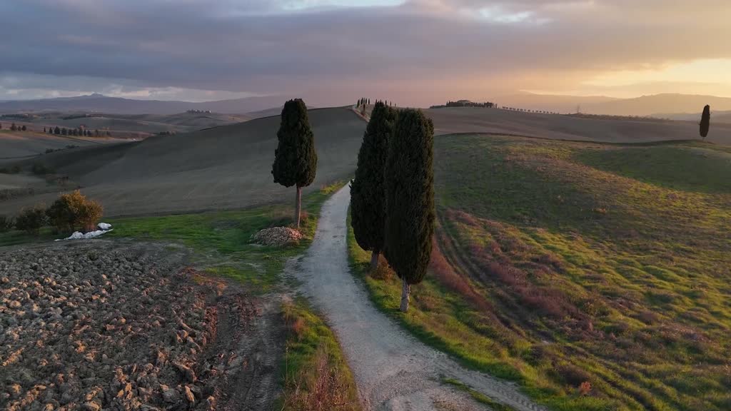 TOSKANA - İtalya'da adını 'Gladyatör' filminden alan 'Gladyatör Yolu' dron ile görüntülendi