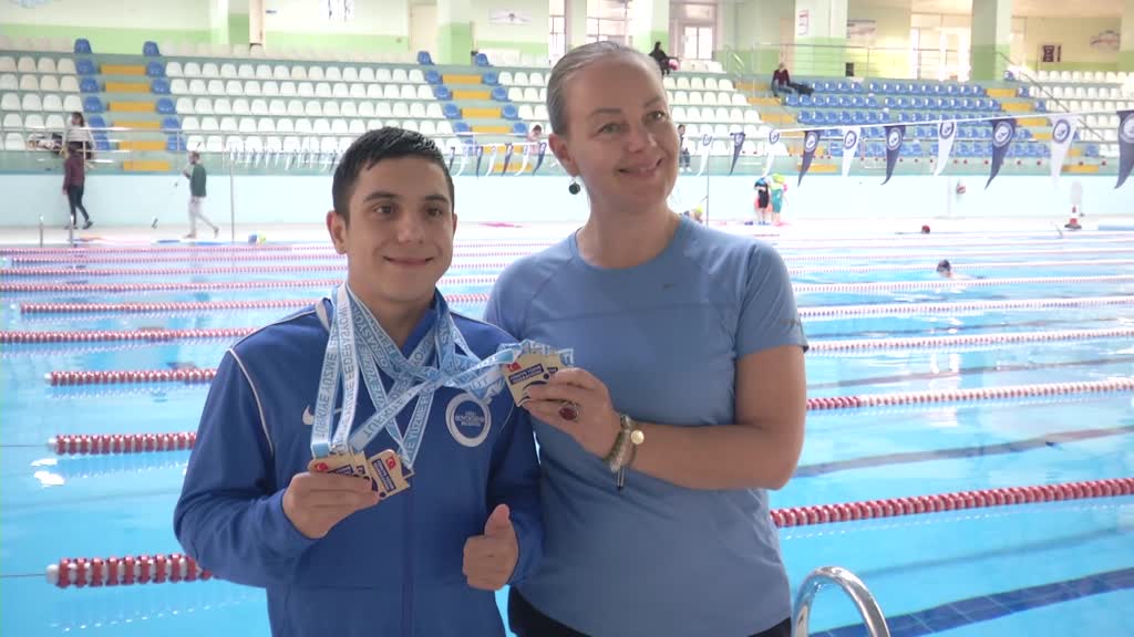 ORDU - Ayrık omurga hastalığıyla mücadele eden Yusuf Efe, milli forma hedefiyle kulaç atıyor