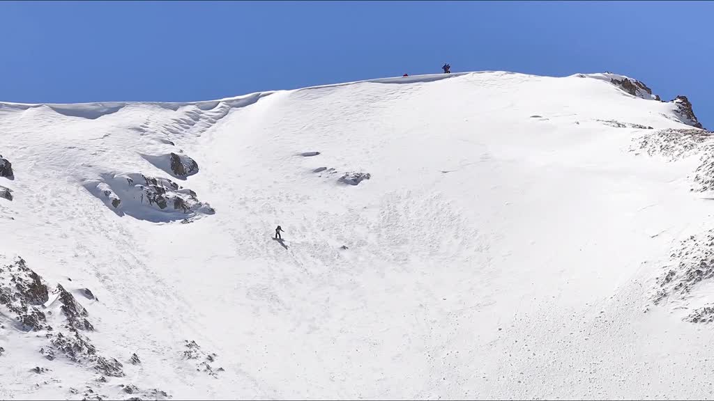 VAN - Artos Dağı'nda çığ altında kalan kayakçı kendi imkanlarıyla kurtuldu