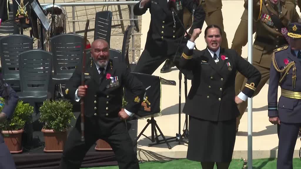 New Zealand troops perform Haka dance at 110th anniversary ceremony of Gallipoli campaign