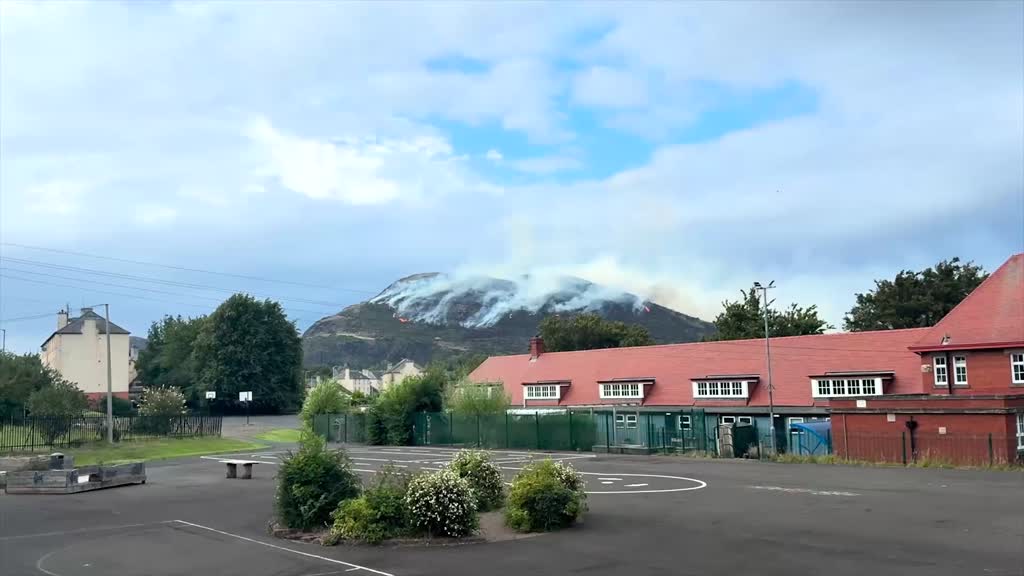 Flames seen across Edinburgh as fire breaks out in Scotland (2)