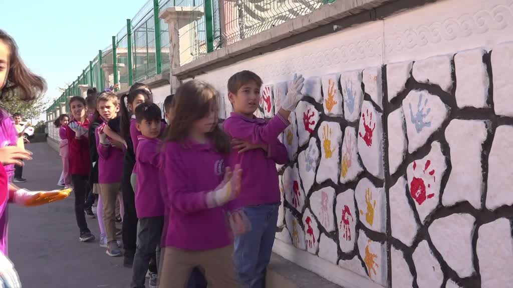 DİYARBAKIR - Öğrenciler 'akran zorbalığı'na karşı etkinliklerle bilinçlendiriliyor