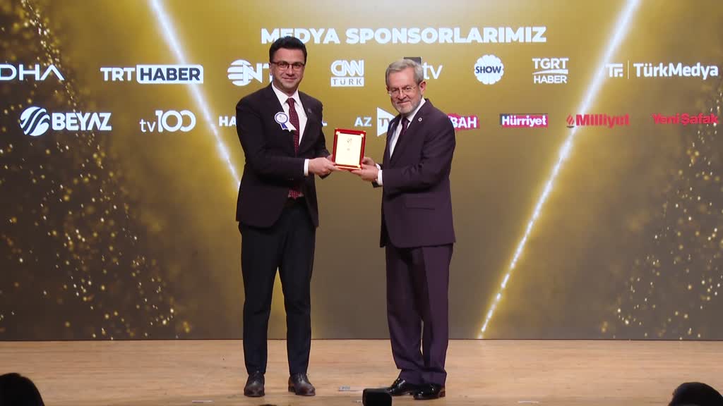 ANKARA  - Ankara Üniversitesi Ödülleri sahiplerini buldu