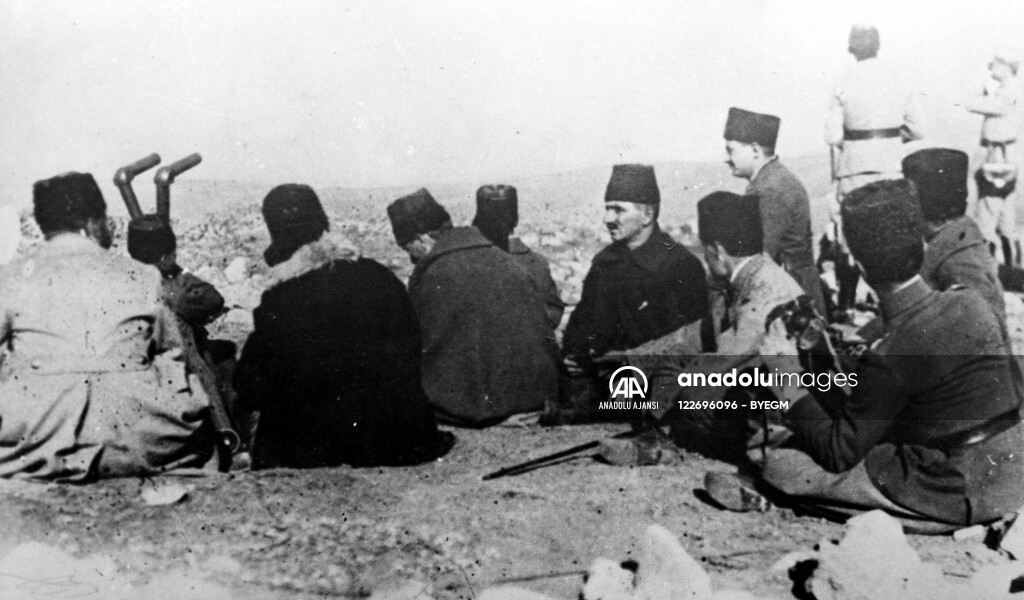 ATATURK, SAKARYA SAVASINDA Anadolu Images