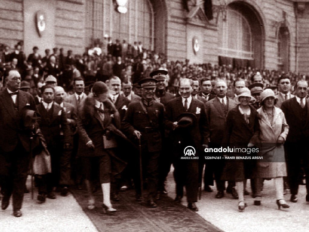 MUSTAFA KEMAL ATATURK, ISTANBUL'DA