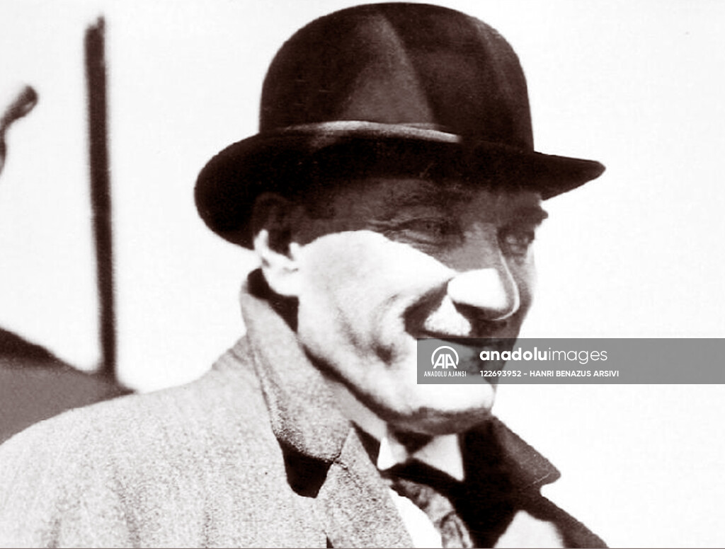 MUSTAFA KEMAL ATATURK, ISTANBUL'DA