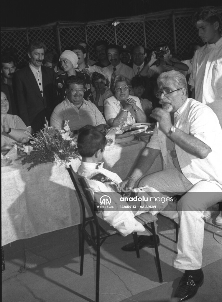 BASBAKAN TURGUT OZAL, SUNNET SOLENINDE