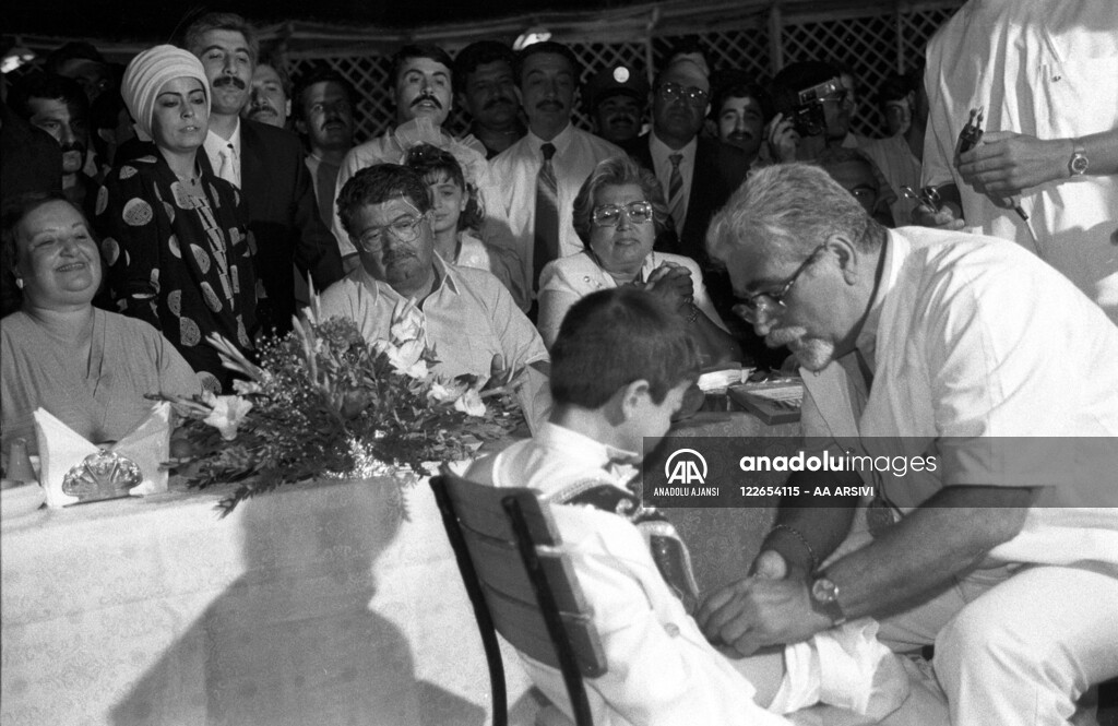 BASBAKAN TURGUT OZAL, SUNNET SOLENINDE