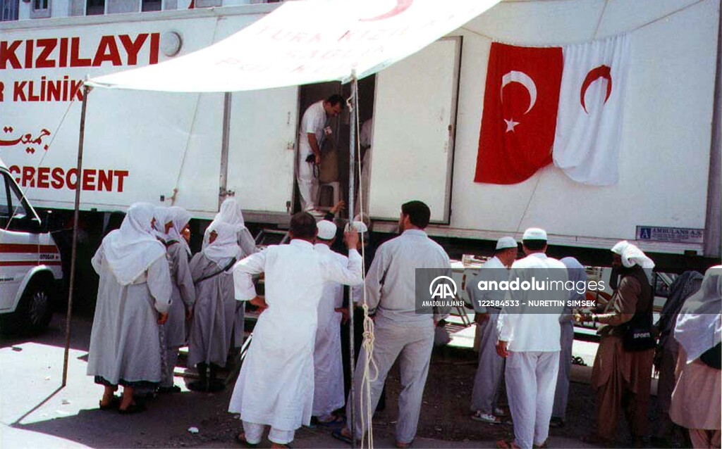 KABE''DE HACI ADAYLARI