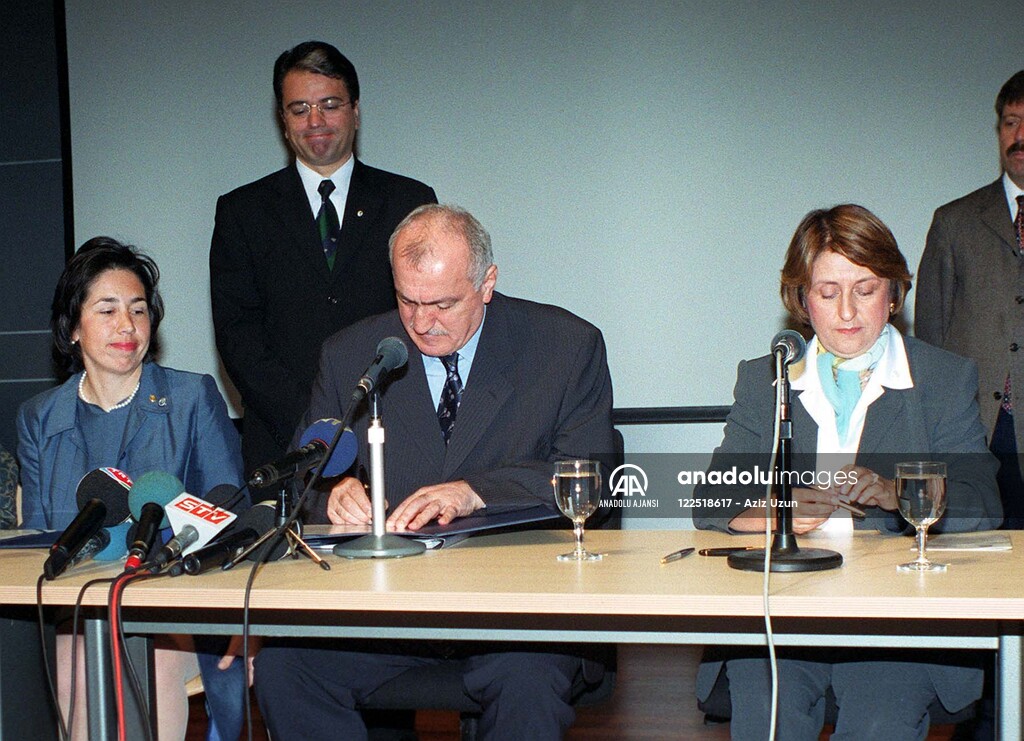 ICISLERI BAKANI SADETTIN TANTAN