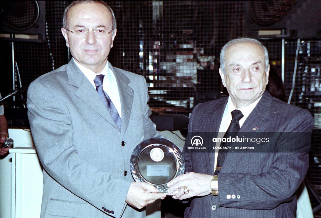 MESLEKTE 40 YILINI DOLDURAN AVUKATLARA PLAKET