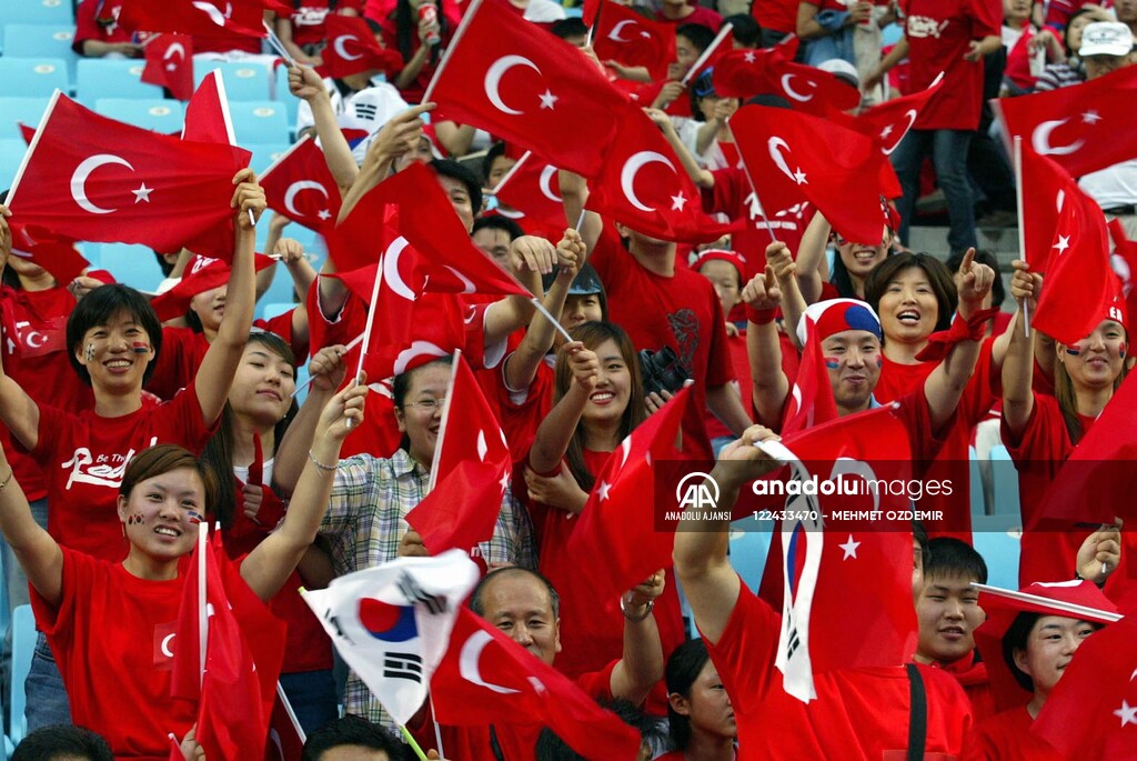 GUNEY KORELI TARAFTARLARIN TURK MILLI TAKIMINA DESTEGI