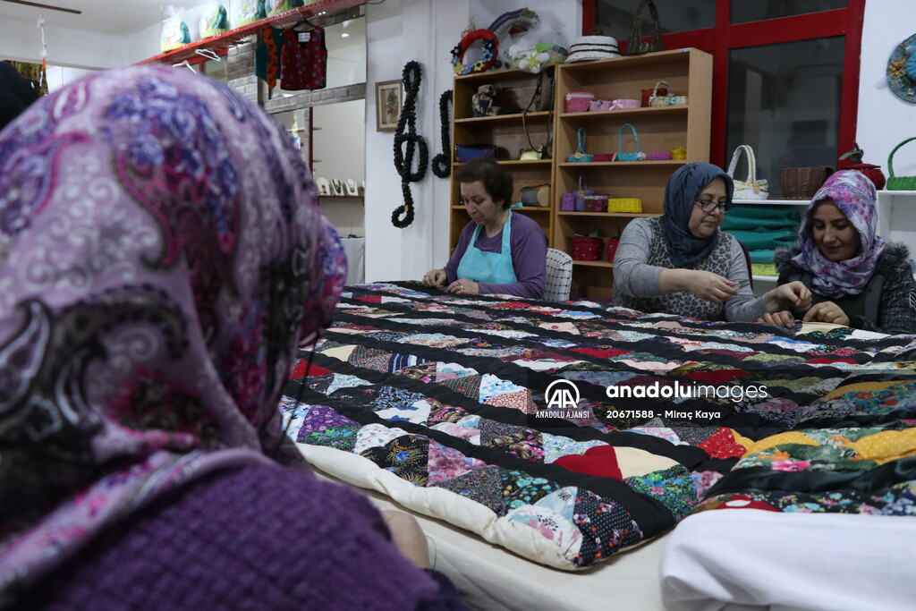 Ninelerinden kalan parça kumaşlarla "kırkyama" yorgan yaptılar