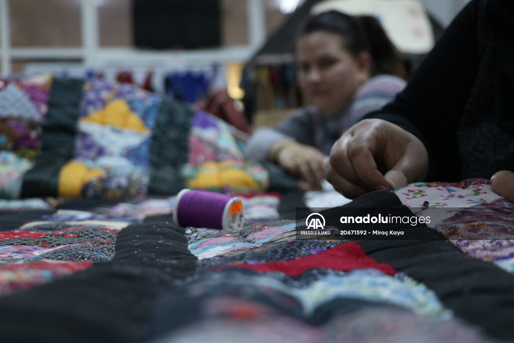 Ninelerinden kalan parça kumaşlarla "kırkyama" yorgan yaptılar