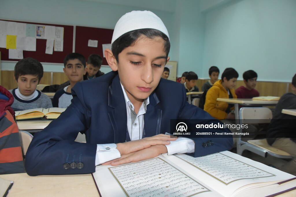 Babasının hafız olma hayalini oğlu gerçekleştirdi