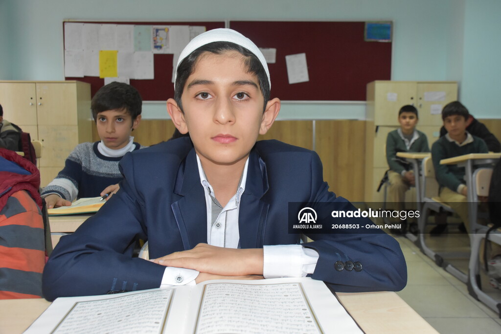 Babasının hafız olma hayalini oğlu gerçekleştirdi