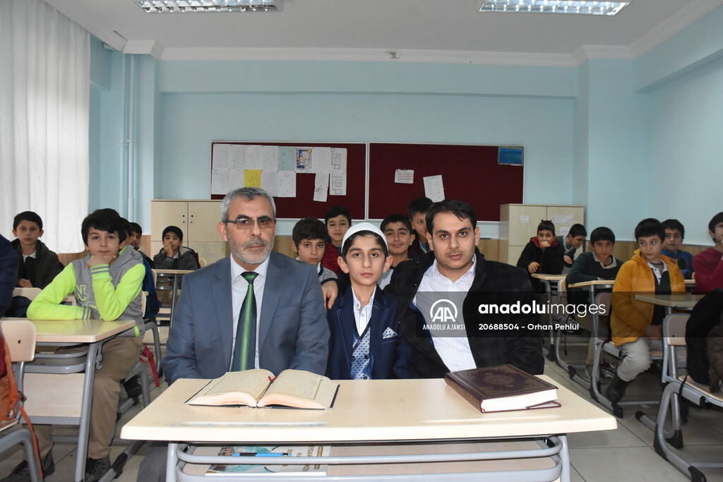 Babasının hafız olma hayalini oğlu gerçekleştirdi