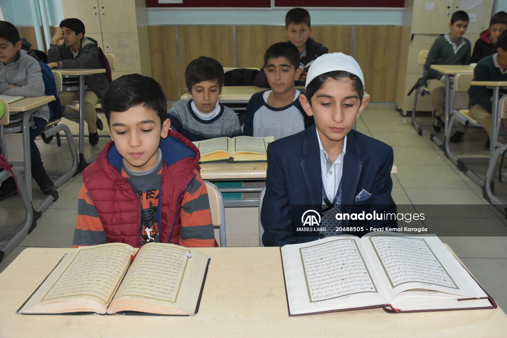 Babasının hafız olma hayalini oğlu gerçekleştirdi