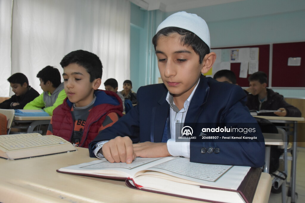 Babasının hafız olma hayalini oğlu gerçekleştirdi