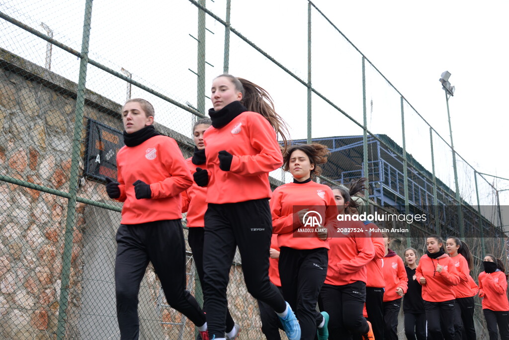 Bilecikli kızların futbol aşkı sınır tanımıyor