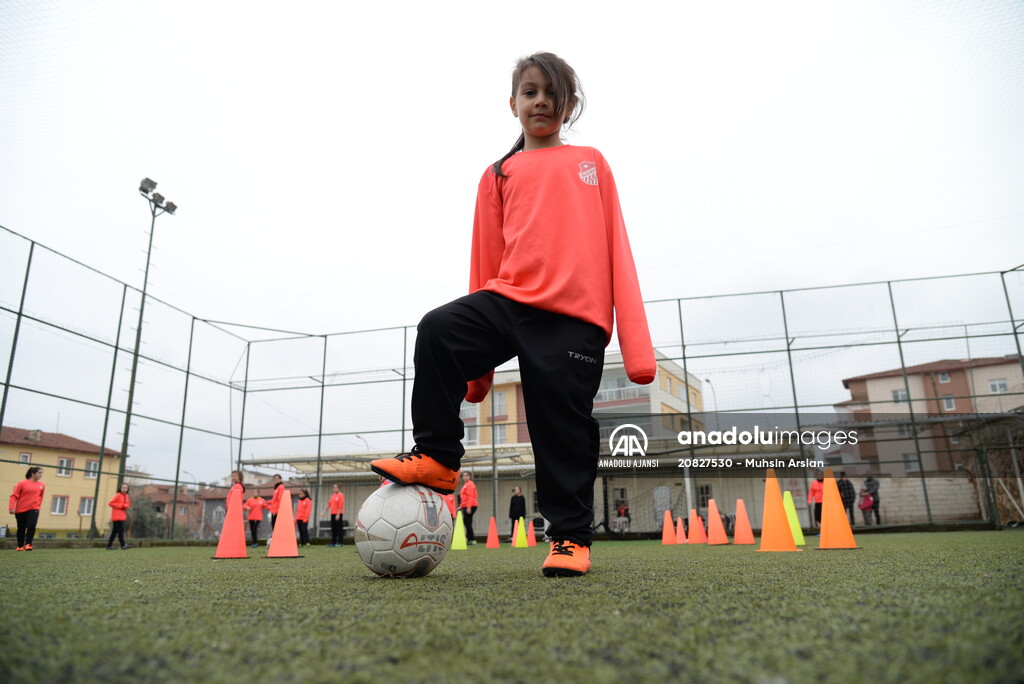 Bilecikli kızların futbol aşkı sınır tanımıyor