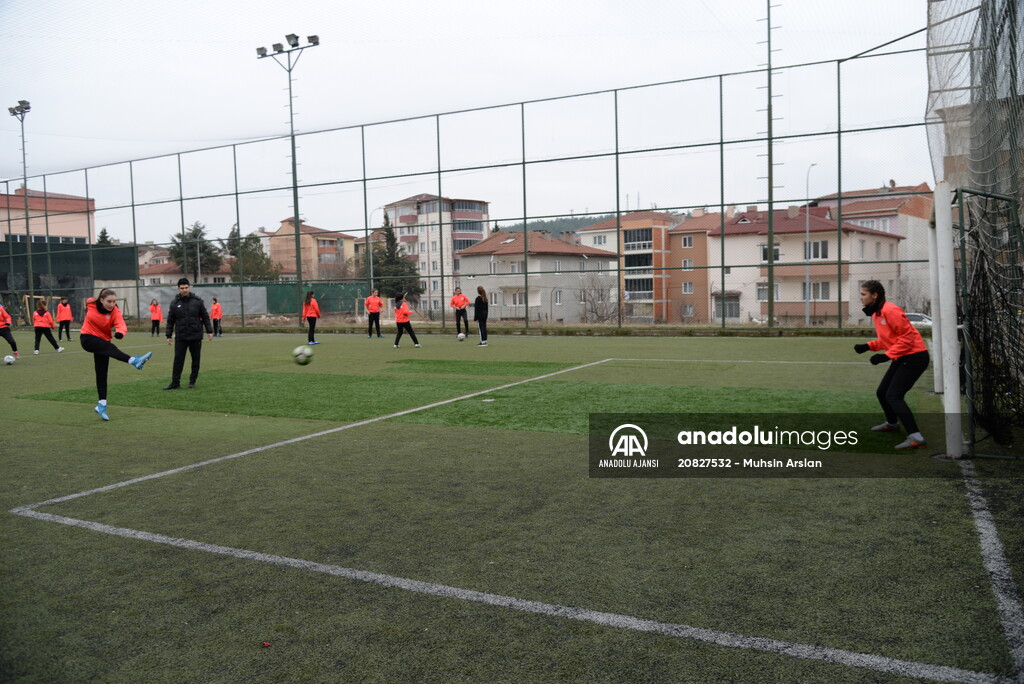 Bilecikli kızların futbol aşkı sınır tanımıyor