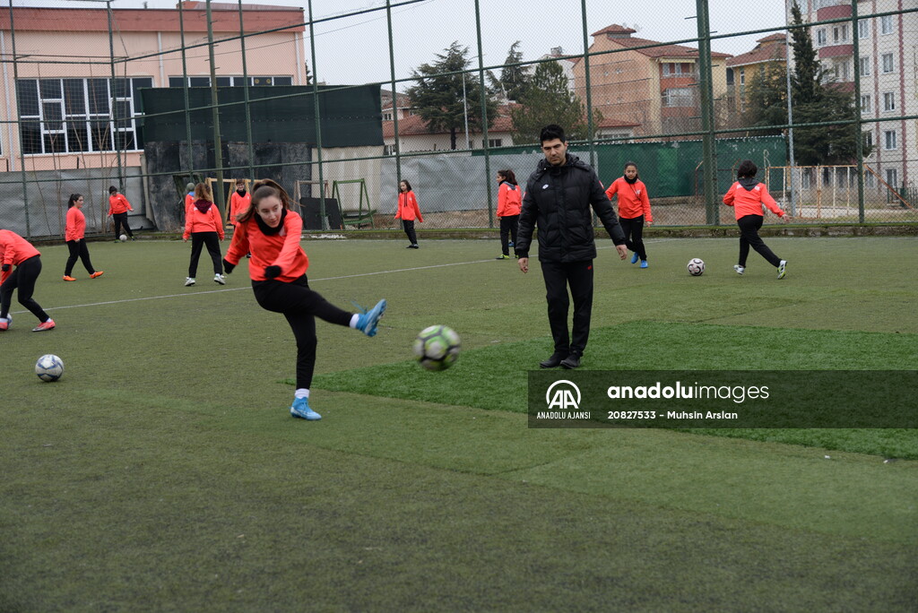 Bilecikli kızların futbol aşkı sınır tanımıyor
