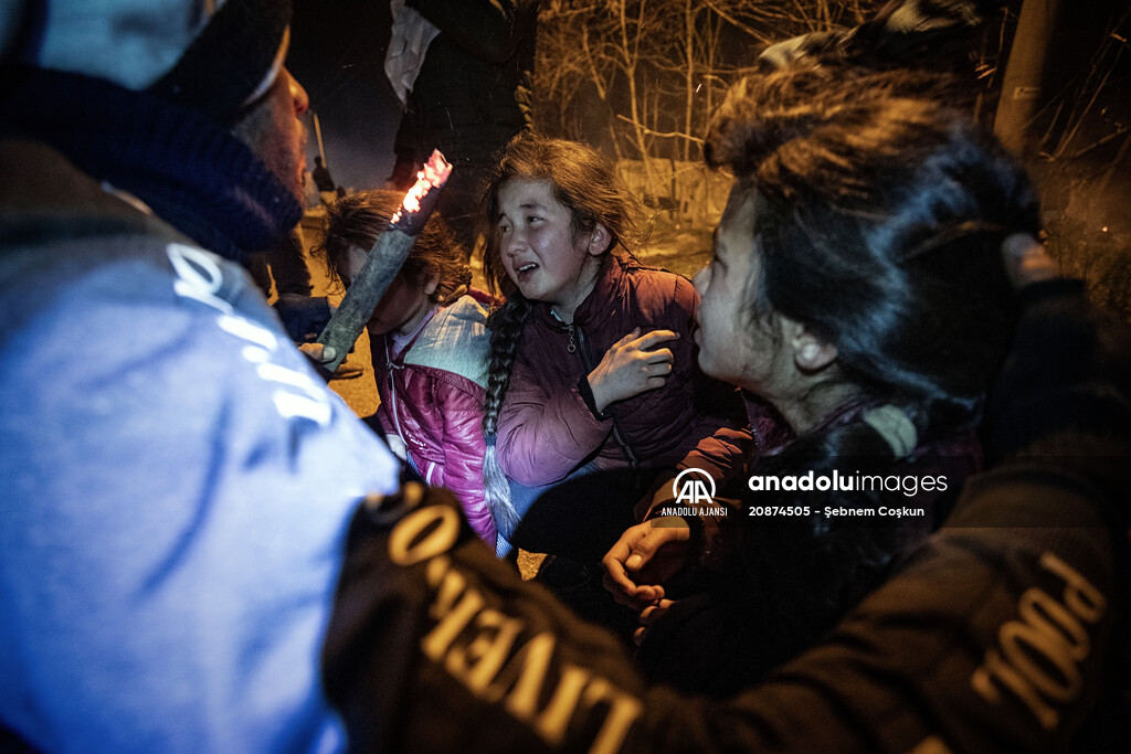 Yunanistan göçmenlerin beklediği alana gazla müdahale etti