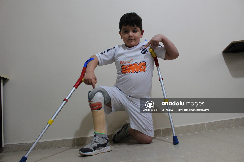 Brazil invites Syrian boy playing soccer with Santos jersey