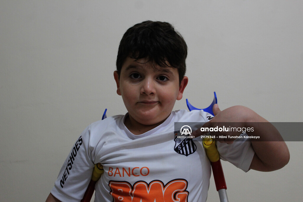Brazil invites Syrian boy playing soccer with Santos jersey