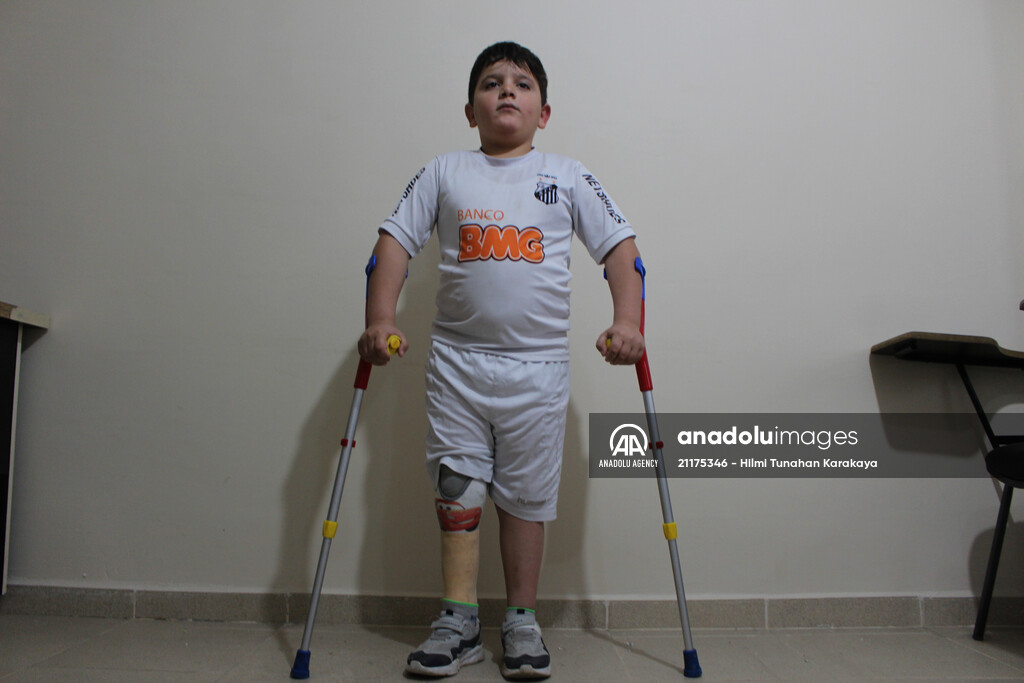 Brazil invites Syrian boy playing soccer with Santos jersey