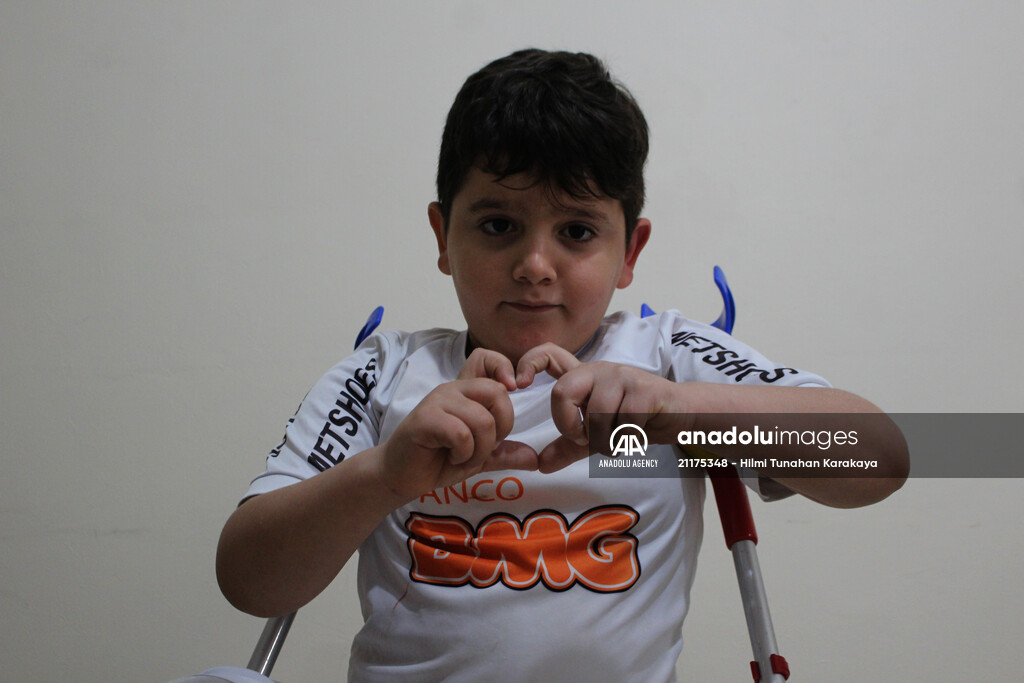 Brazil invites Syrian boy playing soccer with Santos jersey