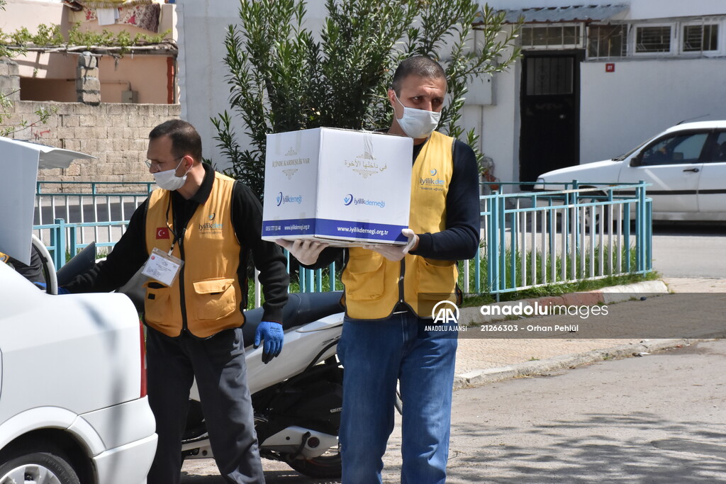 Adıyaman'da İyilik Derneği, kentteki 700 aileye gıda yardımı ulaştırdı