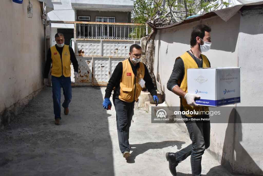 Adıyaman'da İyilik Derneği, kentteki 700 aileye gıda yardımı ulaştırdı