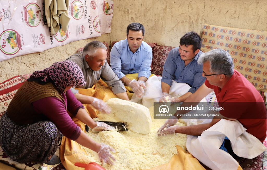 "Söğle peyniri" kuyularda lezzetleniyor