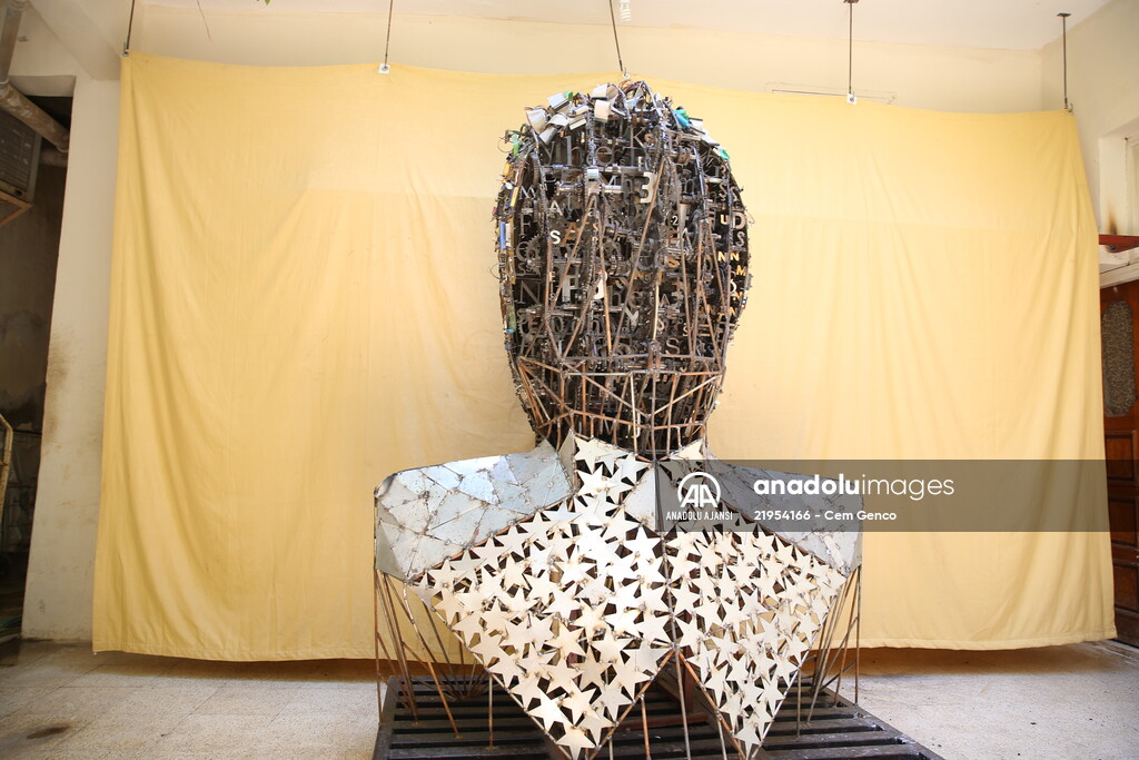 Atık metallerden insan portresi